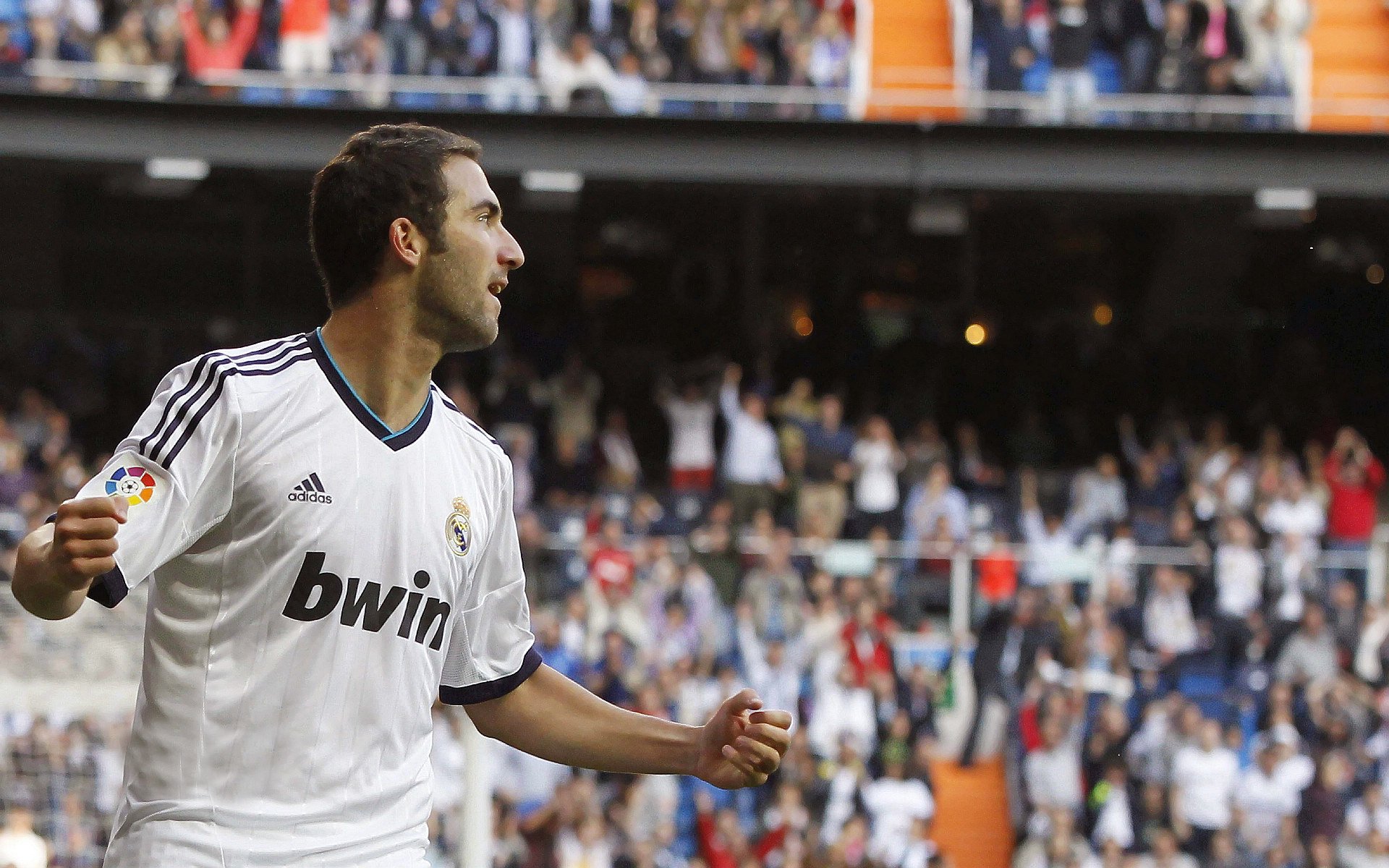 爱游戏官方-绿茵魔术师，基耶萨燃爆全场，定义那不勒斯的胜利方程式